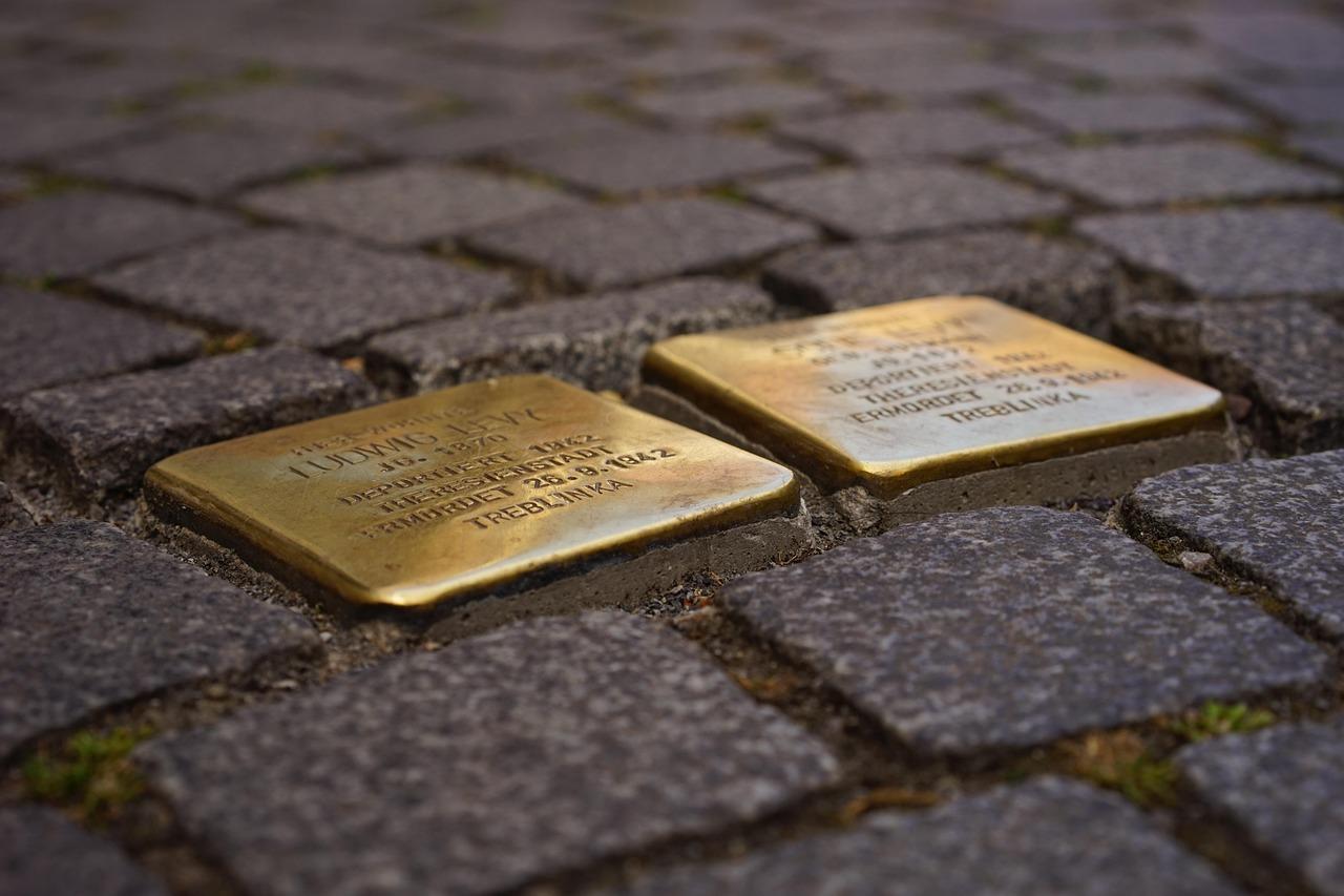Stolpersteine--2524026_1280